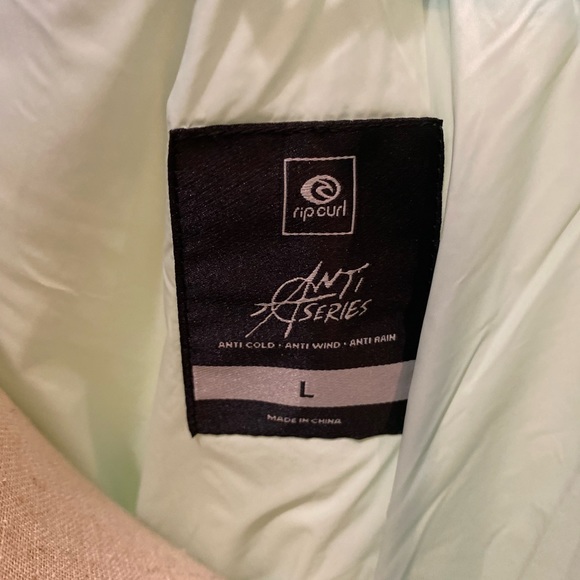 NWT  Rip Curl Puff Jacket - Picture 8 of 9
